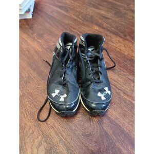 Boys Under Armour Cleats size 5Y